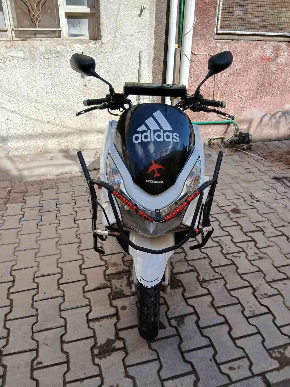 دراجه pcxجيل الاول  الدراجه  ياباني محرك. ( 150) ( jf )كفرات ابلاديهه رمبه موديل 2016
حساس ازدحام حرف A
دراجه كامله أستان كهربائي   لا تبخير. ولاتنقيص الدراجه مكينه لوك شلعه معدل خير من الله  احلا من الصور مال جناي المكان بغداد الكرخ  دراجة مكفوله اي نقص مابيه السعر( مليون 450)
وبيه مجال الاتصل
***********
