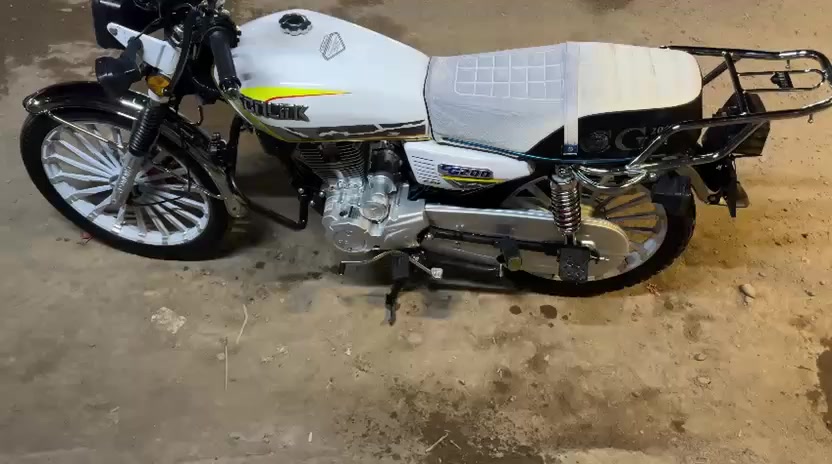 السلام عليكم
دراجه ايراني 5 كير موديل 2025  خير من الله محرك 200cc ماشيه 13 الف مهتم بيها كلش كل الف ابدل ام زويل اشتغلت بيها كم يوم دليفري و كالو اله مرقم ف اريد ابيعها الدراجه كلها شغاله مثل ما طلعت من المعرض كهربائيات شاشه لمس شغاله تكدر تربط بلوتوث اشاير شاد الها درع و لدات بوم 4 ستاند موبايل وشاحنات ثنين سويجات وبصمات ثنين مكينه كلش قويه وصلت سرعتها 130 تايرات جديده مسويها جوبلس مو جوب بكره رياضيه زنجيل جديد ذهبي ابو الربل اوراق كامله بأسمي من المعرضض

مكاني الاعظميه للاستفسار على الرقم 
***********
