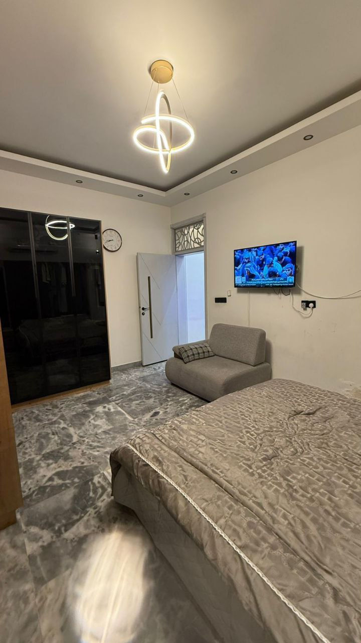 للبيع مشتمل سكن بناء حديث درجة اولى  🏦

المساحة 100م 📏 واجهة 5.6 * نزال 18

📍 زيونة محلة 714 الضباط , يقع في شارع 20م والرصيف 5م

يحتوي الطابق الارضي على (غرفة نوم واستقبال وحولي ومطبخ وخدمات) اما الطابق الاول (غرفتين نوم وخدمات) والطابق الثاني (سطح وبيتونة)

لمزيد من الاستفسارات مراسلة الصفحة او التواصل على الرقم الآتي:

☎️ *********** / شركة الجوهرة 💎

او زيارة موقع الشركة الكائن في:

📍 زيونة - محلة 710 - شارع القاعة الملكية - مقابل جسر الأمانة

🔍الشركة مجازة رسمياً من غرفة تجارة بغداد - إستثمر بأمان 🔎

📝 نستقبل كافة طلباتكم وعروضكم وعلى مدار الساعة ⏱️

"اتصل بالجوهرة والي تريده تبشره"💎
