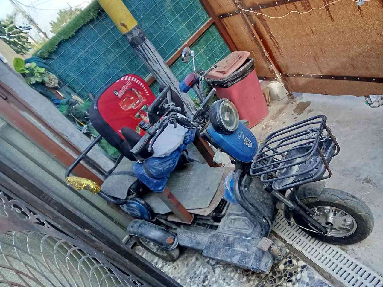 دراجة شحن ثلاث عجلات ب400.الف.شرط الشغل .ومعاها شاحنة احتياط و4بطاريات جدد بالباكيت غير مستعمل..***********.البياع خلف فلكة درويش
