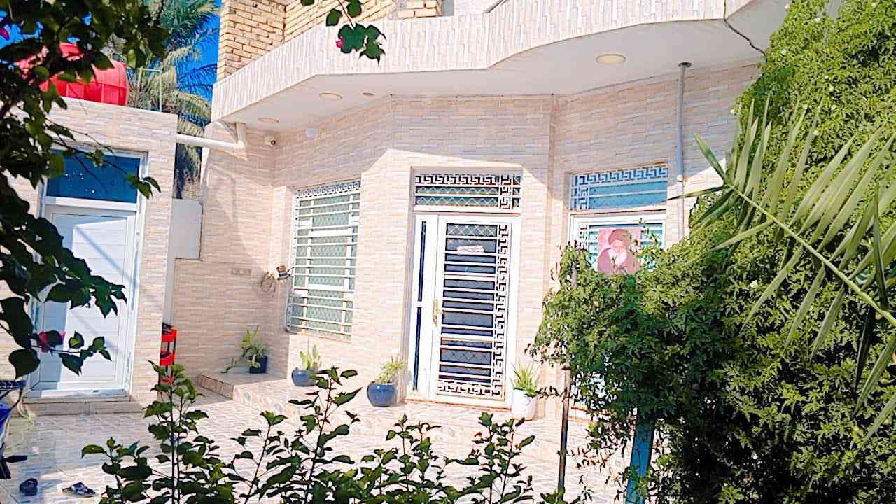 بيت للبيع 
بناء حديث حي الوحده قرب الفلكه الجديده مساحه 180 
غرفتين وصاله وستقبال ومطبخ وصحيات داخليه وخارجيه ومساحه اباب البيت الفضله مال الرصيف من ضمن البيت
***********
***********
