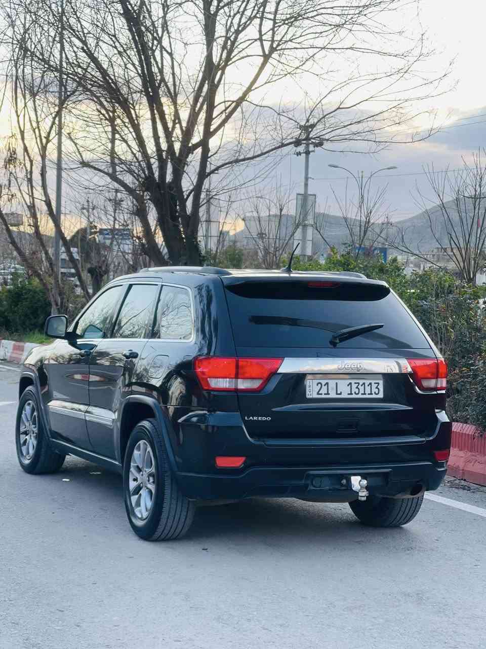 جێب لاریدۆ ٢٠١٣ - زۆر پاک و بێ کێشە
یەک پەلەی بچوک بۆیاخە شوێن بۆیاخەکەم داناوە 
دەعامی بۆ دەعامی بەشەرت دەعمیشی بۆیاخی نییە 
بێ دەعم و لێدراو بێ تەحدیل و سارد 
 گێر و مەکینەی بەشەرت 
دەبل ئەکسل 
​بەسمە ، شاشە و کامێرا.
نوێ و بێ خەرجی.
​سەنەوی: نوێیە تا ساڵی ٢٠٣٠ تازەیە 
​ئۆتۆمبێلەکە زۆر شازە و ماڵی دۆستە، هیچ مەسرەفێکی تێدا نییە.

نرخی 174 گەڵاو مەجالێکی کەم
شوێن رانیە 
***********
***********
