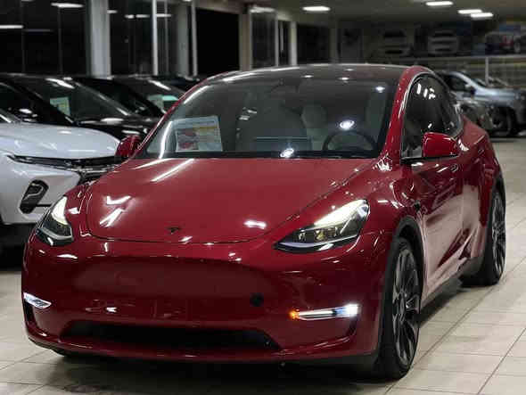 السلام عليكم ورحمة الله وبركاته.
#معرض_ابن_شعبان_لتجارة_السيارات. 
————————————————————
#المركبة    : تيسلا  موديل  Y  
#الفئة : بيرفورمنس 
#الرقم       : رقم بغداد جاهزة والتحويل او كالة حسب الرغبة  
#الموديل : 2023
#الضرر      :  البنيد و قبق الجنطة 
#الايرباكات :  بدون ضرر ايرباك 
#السعر      : 265 
#عداد المسافة : 24
——————————————————-
                         المواصفات 

✅ محرك كهربائي دبل ماطور 
✅ الشحن الكامل 550 كيلو 
✅ سقف بانوراما  ثابت
✅ شاشة كبيرة حجم 15 بوصة
✅ كاميرات 360
✅ حساسات امامية وخلفية
✅ تحكم كهربائي للمقاعد الاماميه 
✅ المقاعد الاماميه تدفئة و تبريد 
✅ غرفة جلد ابيض اصل 
✅ رادار امامي
✅ رادار خلفي
✅ رادار جانبي
✅مانع تصادم
✅ مثبت سرعة
✅ تحكم بالسياره عن طريق الشاشة
✅نظام قيادة آلية Auto Pilot
✅ عداد ديجيتال
✅ تشغيل تلقائي
✅ نظام قيادة ذاتية Full Self drive
✅ نظام (RCTA) للتنبيه عند الرجوع للخلف
✅ نظام (RSA) لكشف لافتات السرعه للطريق
✅ نظام (PSC) الرادار الذكي لمنع الاصطدام 
✅ نظام (LTA) لتحديد المسار على الطريق
✅ تشغيل عن بعد
✅ الدخول الذكي
✅ نظام ترفيهي كامل متكامل يحتوي على ( YouTube / WhatsApp / Tik Tok / Netflix)
✅ا Wifi
✅ا GPS
✅ا MAPS
✅ا Bluetooth
✅ا AUX
✅ا USB
✅ أوامر صوتية voice commands
✅ ويل كب حجم 19 مع  اطار بحالة ممتازه 
✅ اضوية امامية LED
✅ اضوية خلفية LED
✅ كشافات ضباب LED
✅ إنارة امامية زنون بالكامل
✅ صندوق خلفي كهرباء
✅ نظام محاكة ذاتي للسياره من الخارج

🔵السعر المطلوب : 265 ورقة🔵

——————————————————-

‏*********** ‏ 📞المبيعات. 
***********📞المزادات. 
***********٣📞الادوات.
