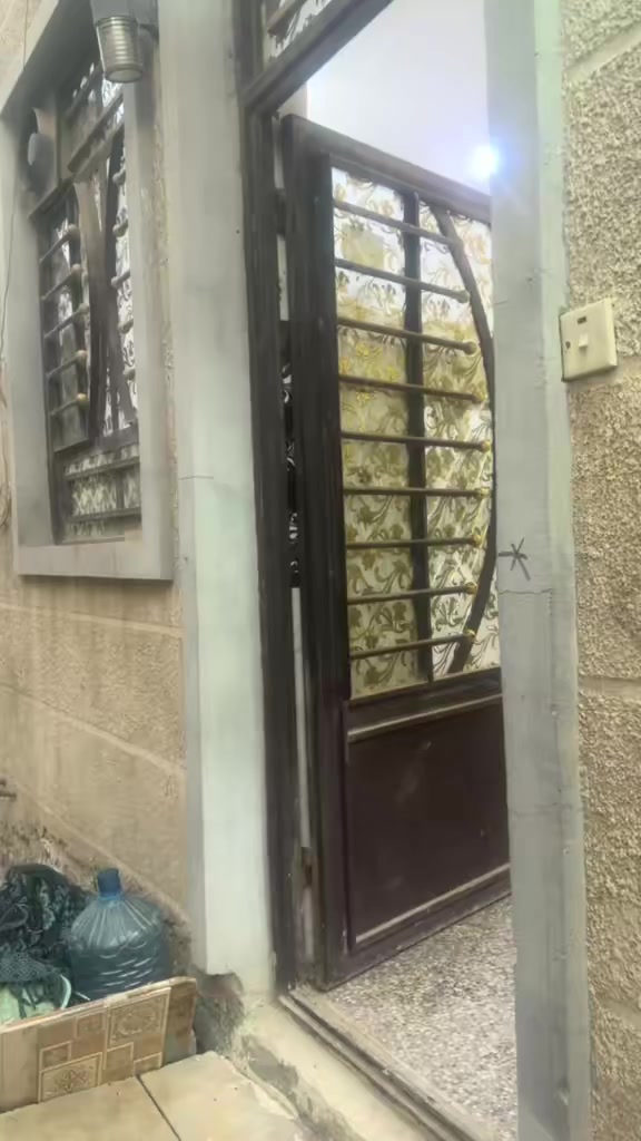 للأيجار 70 متر طابقين تلث غرف نوم وصالة ومطبخ وحمامين منطقة الطي شاطئ التاجي بداية نزال عباس الكهربائي السعر 450 ألف ***********
