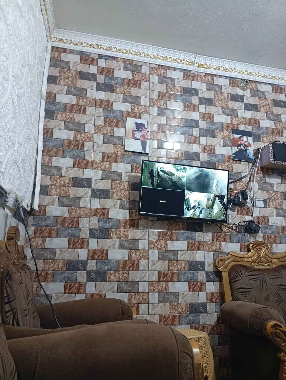 السلام عليكم بيت للبيع المساحه 107 غرفة وهول واستقبال وصحيات حي الحرية قرب الرايه للا الاتصال على الرقم ***********
