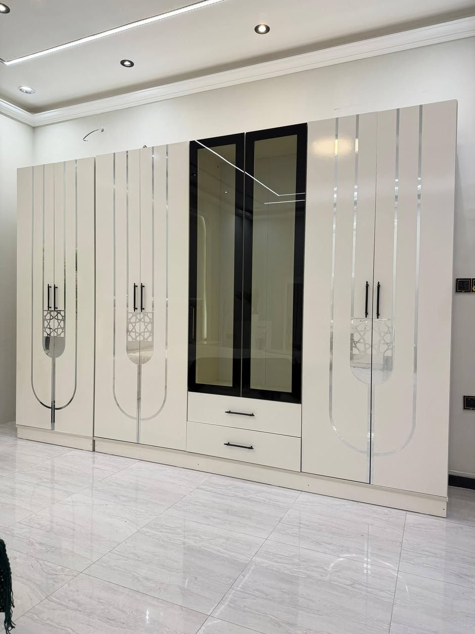 *تم وصول موديل اكسنت*
*10قطع الاصلي*
*ظهر بلوك*
*برغي وجوي حديد*
*كنتور ٣٢٠سم*
*ابواب جام*
*اناره بالكنتور +مجرات*
*اناره بالكومديات*
*سرير مخزن*
*شازلون مخزن*
*قياسات الغرفه عملاقه*

*كل هذا بسعر مليون و350 الف*
***********
