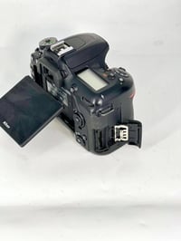 7500 نضيفه جدا مع كارتون مع جميع الملحقات الشركه .سعرها 800 وبيها مجال...