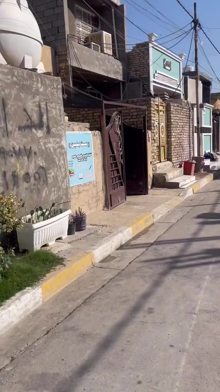 بيت 100 متر بسبع قصور شارع ابو علي خلف حسينيه الزهراء قريب علشارع البيت عوزه بس صبغ تجي بعينك وتشوفه السعر 55 قابل للتفاوض الاتصال عله الرقم ***********
