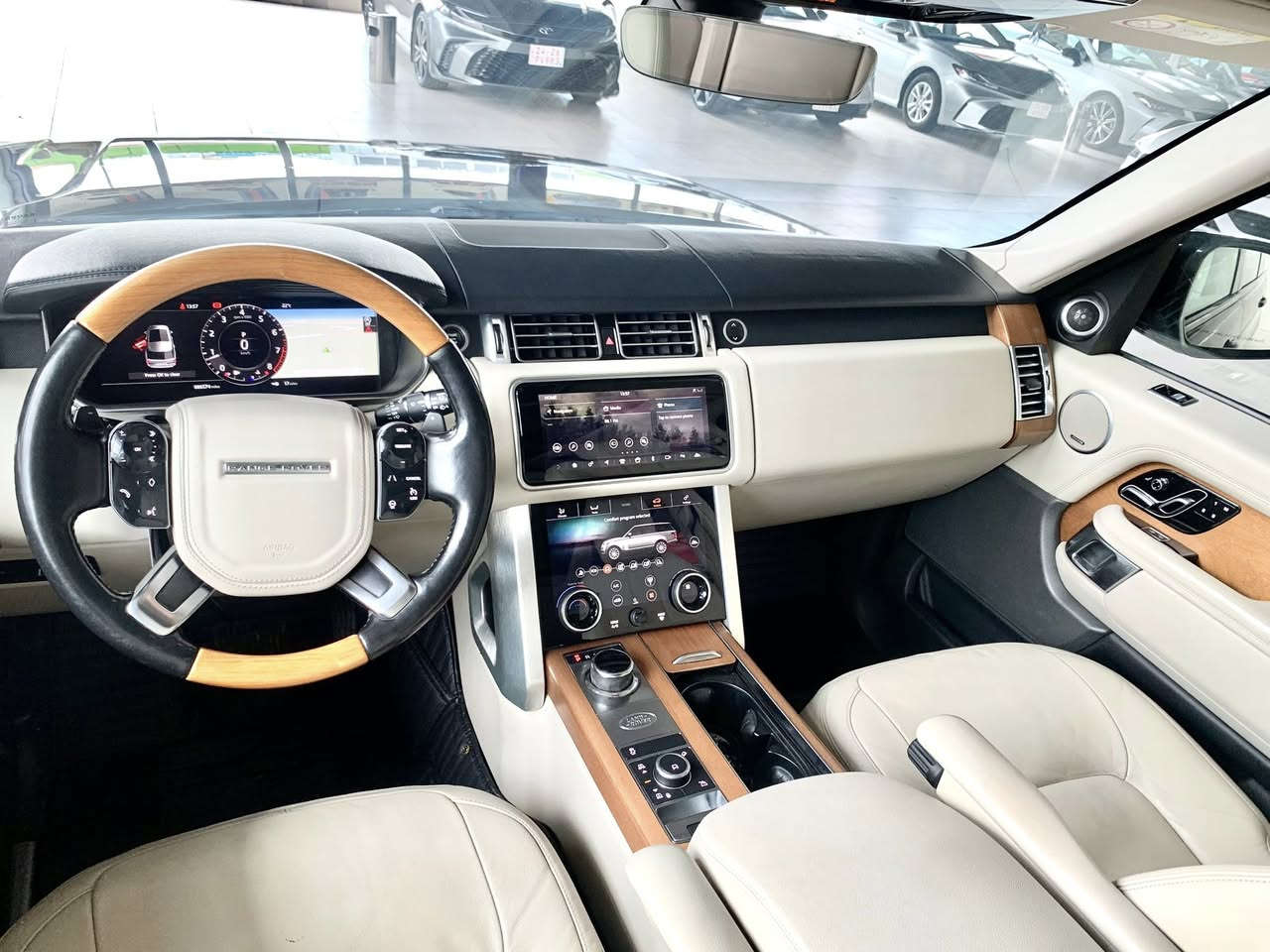 RANGE RDVER 2019 HSE
ماشي 86  Miles
بدون صبغ 
بدون تعديل 
سعر 44500$$
***********
