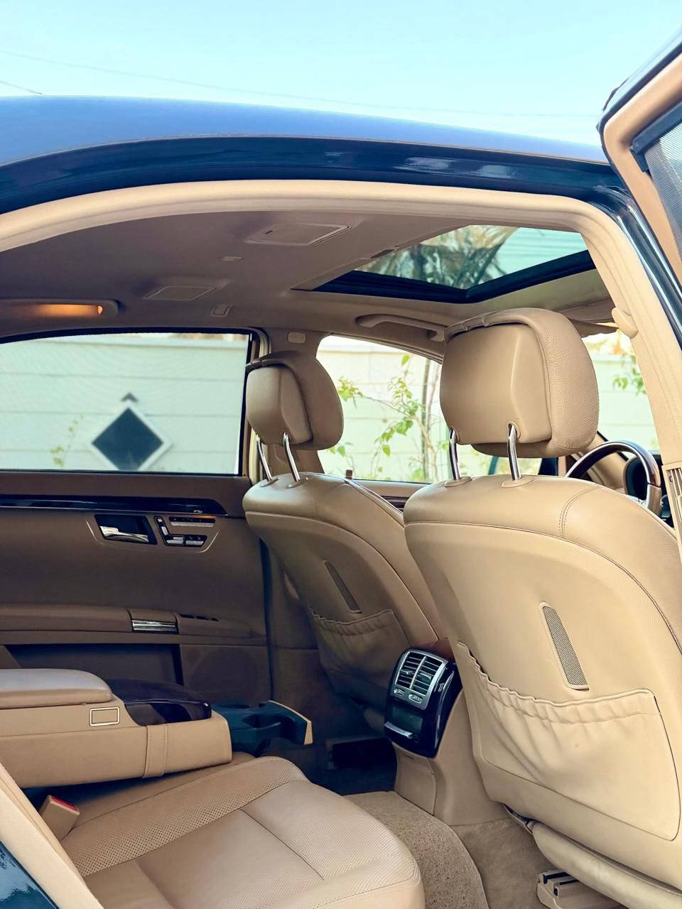 مارسدس 2013 فووول 550 S ماشيه 40 فقط مخزنه 
بيع او مراوس السعر 247$ مكاني بابل رقم بغداد بسمي 
للاستفسار *********** او ***********
