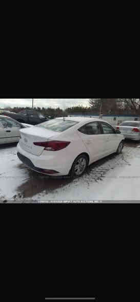 السلام عليكم                                                        النترا 2019 المرغوب لون ابيض ثلجي مو صدفي كير اي تي مو سيفيتي رقم نينوى بسمي مكينة شرط فقط مفتوح كازكيت وكير شرط ماشي 115 الف كيلو بدون صبغ بدون ملاحضات بيها تعديل اصبعين برأس البوند وبيها بخصة بل سقف عدلتها بيدي أر ايرباك ستيرن فقط حادثها امامك فقط دعامية واقعة بدون دواخل شرط السونر 
مواصفات المعروفة تحديد مسار نقاط عمياء 
هيترات كامل اشاير مري وشاشة و ويلكب 
مكان السيارة موصل حي الزهور 
الرقم ***********
السعر 147 وبيها مجال بسيط
