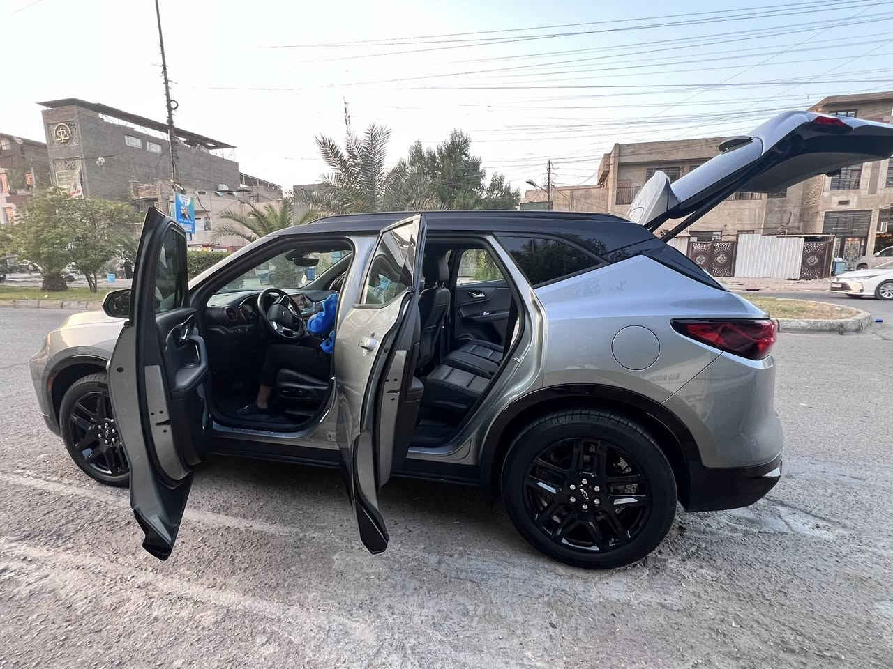 السلام عليكم ... رمضان كريم عليكم ... بلايزر RS وارد امريكي موديل 2023 فول ماعده الفتحة  الموصفات .... بصمه تشغيل عن بعد  كشن حار وبارد رادار امامي وجانبي توقف ذاتي والموصفات البقيه المعروفه محرك 6 سلندر 3600 بدون حادث السياره اني مستورد بسمي بيه تقرير مياه والسياره مكفوله كفاله عامة شرط الفحص محرك كير كشر من الصبغ والتبديل معروضه 240$ وبيه مجال رقم بغداد بسمي الاتصال ...(***********) ماشيه 18 الف السياره اخت الزيرو ومعوف البلايزر الوحش
