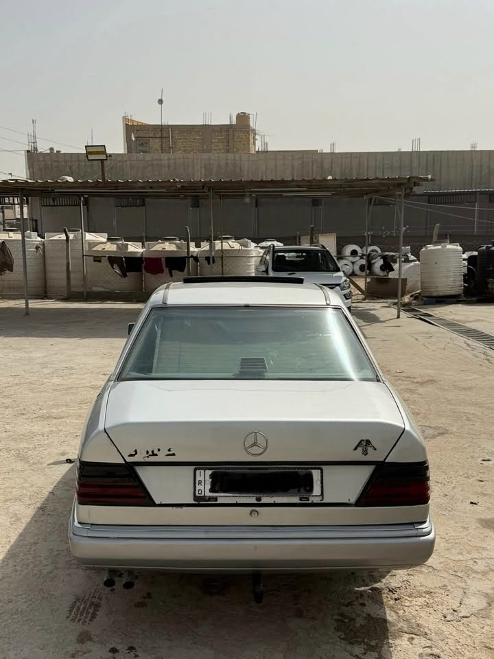 مرسيدس دب موديل 1991
محرك بلاد 300
بأسمي السيارة 
عليها 350 غرامات 
مكاني بغداد حي العامل 
السعر 55 وبيه مجال بسيط للشراي 
الرقم ***********
