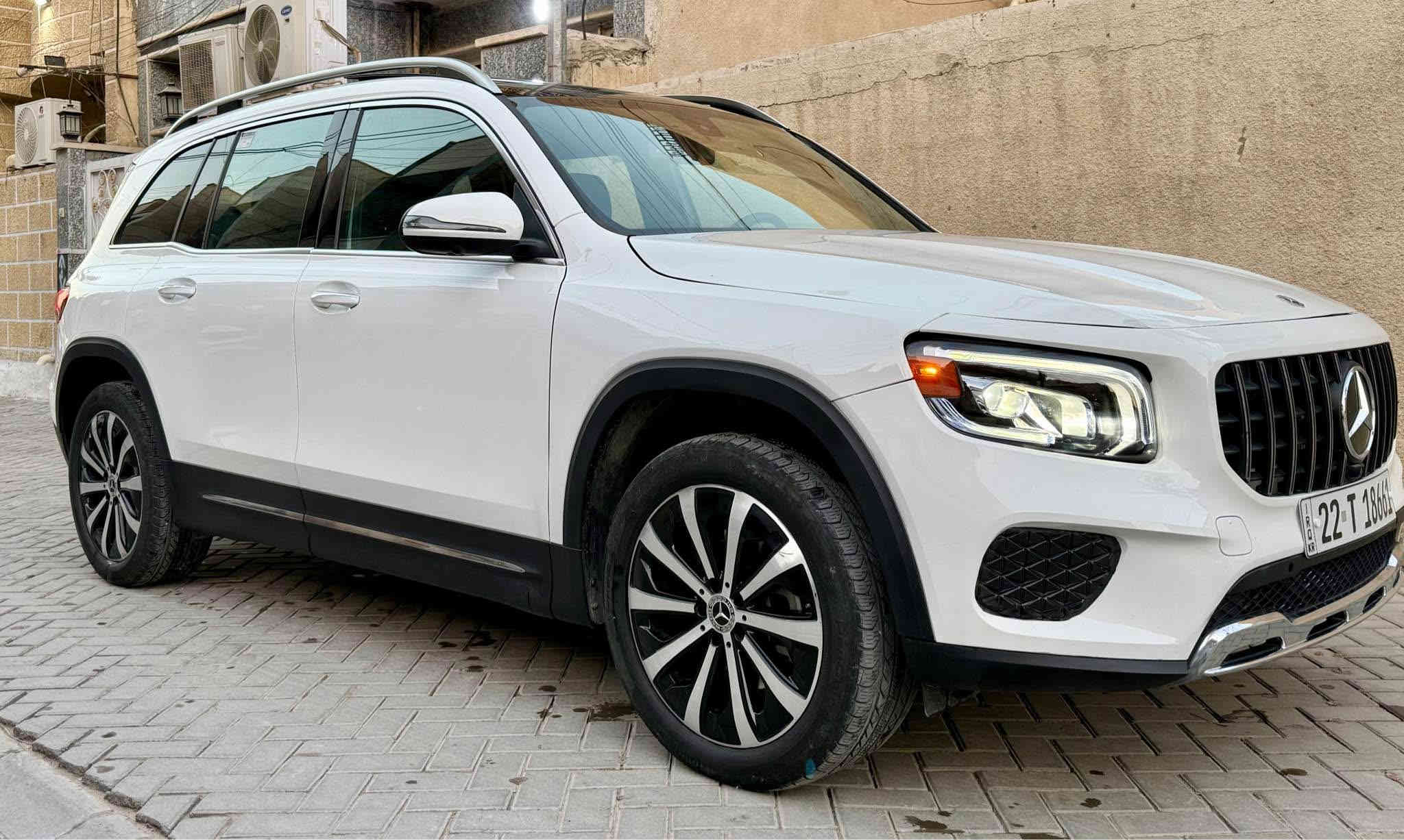 السلام عليكم متوفر بيع او مراوس مرسيدس GLB 250 موديل 2022 فول مواصفات محرك 4 سلندر 2000 تيربو 7 راكب نوراما كامرات محيطية مقاعد جلد دخول ذكي سمارت تحكم سيارة بالبصمة ابواب صندوق بنوراما انارة داخلية متغير 64 لون داخلي( سيارة وارد امريكي صبغ جاملغ وبنيد 
ترقيم جديد رقم اربيل بسمي مكانها بغداد 
*********** بغداد
