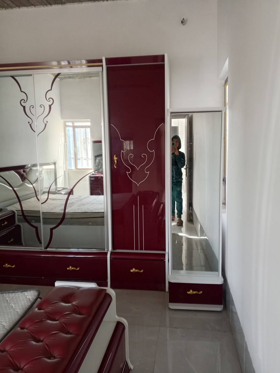 السلام عليكم غرفة نوم تركيه للبيع 
كنتور بوب سحب زاويه مرا فره دوشك وياها مستعمله شي قليل مكان كركوك حي نصر سعر خاص او الاتصال على الرقم ***********اسيا
***********زين
