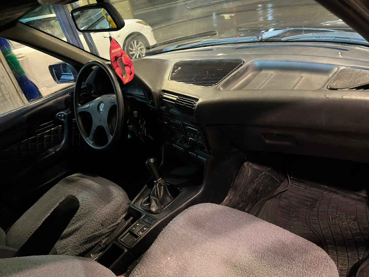 السلام عليكم بي ام دبليو موديل 92 مكينه 520 جير عادي مسكر مكانها بغداد الدوره سعر 35ل
***********
