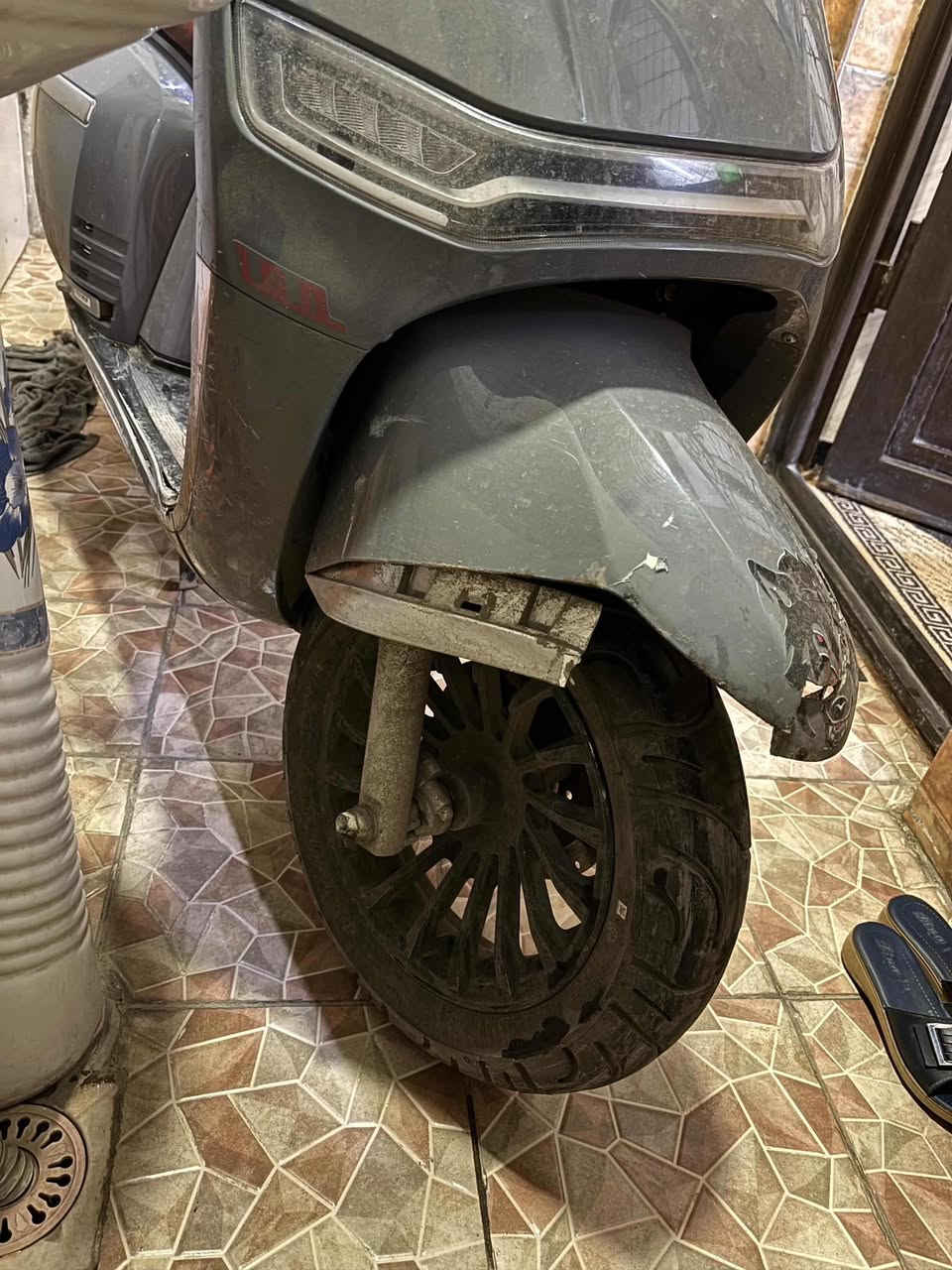 السلام عليكم
بعيد عنكم الشر 
صابني حادث الله يجفيكم الشر
دراجه بيها ماشه ودبلات مضروبه 
ابيعها على وضعها
***********
