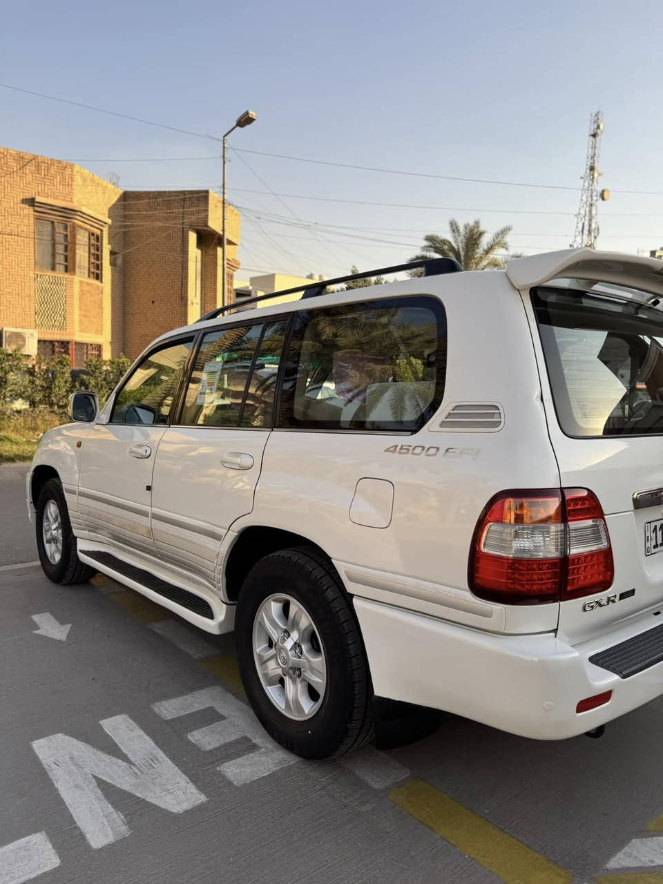 السلام عليكم لاندكروز 2007 GXR LlMTED
خليجي بريم أصل فول 1/1 استخدام شخصي من الوكاله 
مكينه كير كفاله عامه وضع الشركه ماشيه 170 حقيقي ع 
صبغ بابتين ع كد شخط فقط بدون دواخل بدون فتح
فحص محرك 4500 دبل تانكي 
فتحه كشن كهرباء 7 راكب
 فور ويل دفلوك
داخل صاج زراك لايت
أريل كهرباء هوك خلفي بلادي
ثلاجه 3 قطع تبريد مرايه داخليه ليزريه
بغداد الرصافه 
***********
