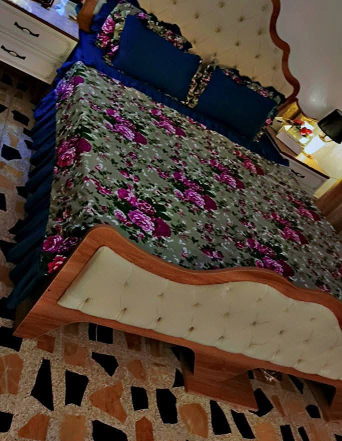 فرشات همايون نضام 7 قطع بسعر 20. تالبيست دوشك و4 وجوه مخاد وجرجف وكوشه يوجد توصيل


**إذا كنت صاحب هذا الإعلان وتريد حذفه لأي سبب، رجاءا أرسل رسالة إلى الدعم الفني**