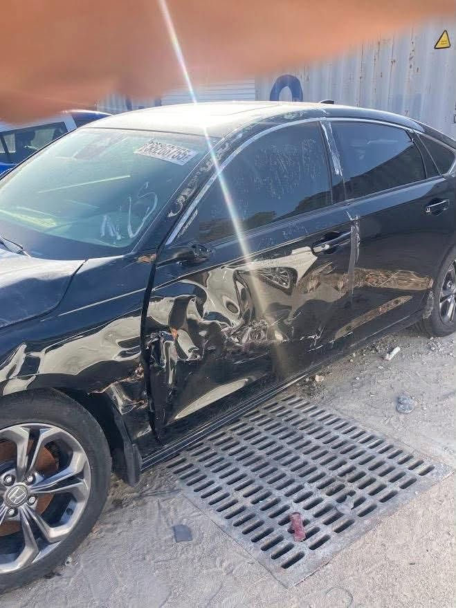 هوندا اكورد موديل 24 exl حادث جاملغ وباب جهة السايق فول مواصفات
بيها كم ملاحظه بسيطه
السعر 185 
***********

