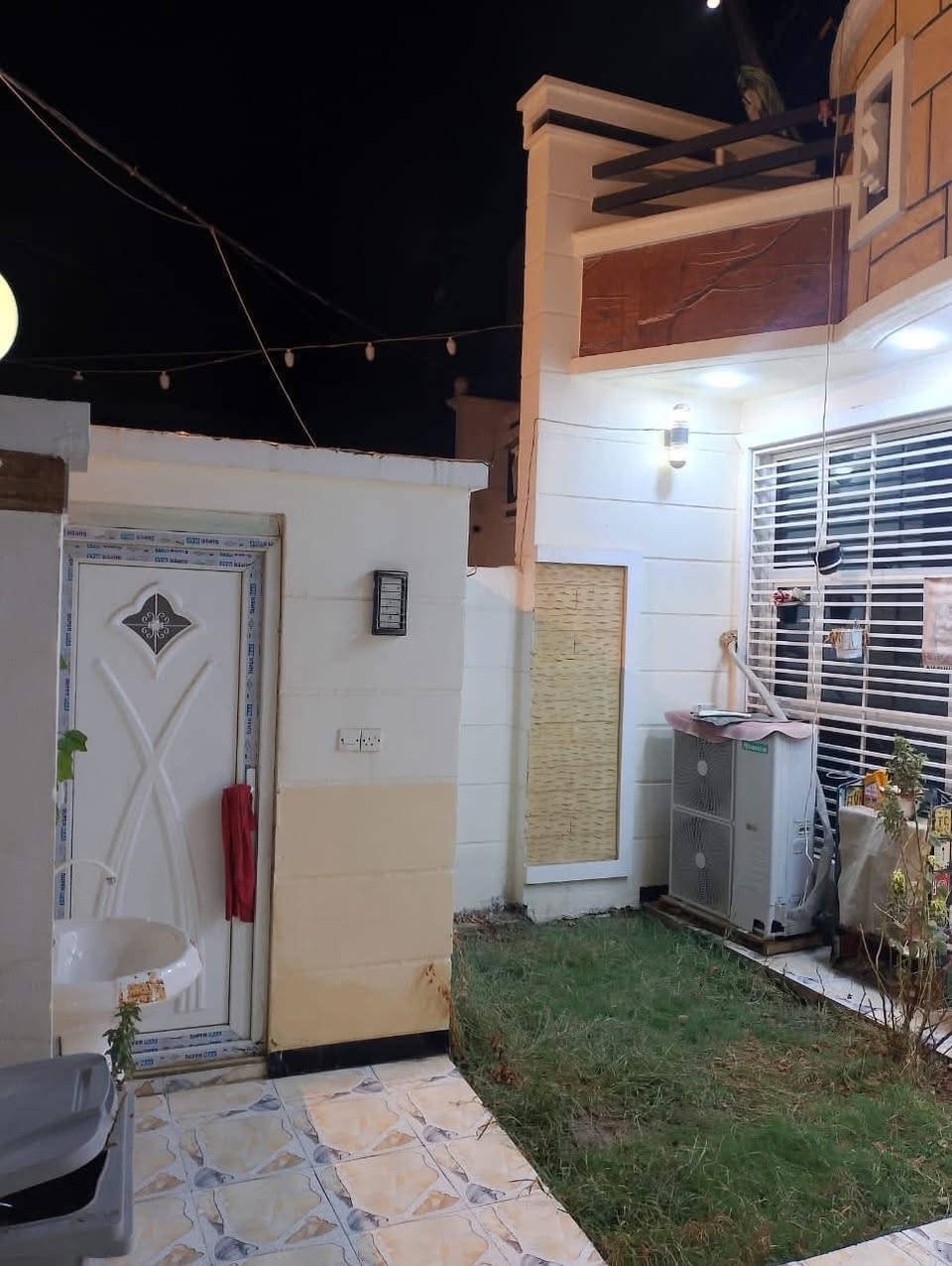 السلام عليكم
دار سكن للبيع طابو زراعي البستان 

📍شارع ابوكمال #بناء جديد ( ٢٠٢٤ )

#مساحة الدار / ٢٠٠متر الوجه ٦متر و٧٥س

والنزال / ٢٨ متر  خارطة الدار جداً مرتبة

#سبلت كنتوري ٣طن
وكاونتر تفصال  جديد هدية مع الدار 

#طابق واحديتكون من 

1-استقبال

2-مطبخ

3-صاله

4-غرف نوم عدد 2

5-صحيات عدد 2

 

للاستفسار اكثر الاتصال على الأرقام التالية 

📞***********
