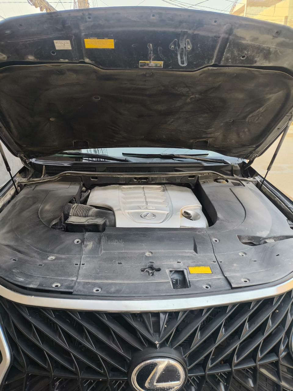 سلام عليكم
 لكزز 2011 بريم اصل محرك (8)5700رقم بغداد بسمي 
السيارة بيه مكانات صبغ ابيع حزام 
كير ومكينه مكفولات 
المواصفات 
. بصمتيت + بصمه ابواب (4) 
. سلايت 
. كشنات جلد + ذاكره + دتفئه تبريد 
. جميع الكشنات كهرباء 
. صندوك كهرباء + شفط 
. 8 ارباك 
. 5 كامرات 
. حساسات امامي خلفي 
.دفدي بالقماره 
. طفايه 
.جكات 
معروفع مواصفات الكزز 
 جديده مكان نجف السعر(360) وبيهة مجال رقم الهاتف (***********)
