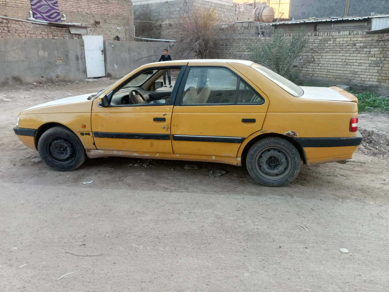 السلام عليكم بيجو 405 موديل 15 سنويه النهايه 2028 مرور خط وبحث راعيها ماندله المكينه كايمه للبيع او مراوس السعر 18 واتساب ***********
