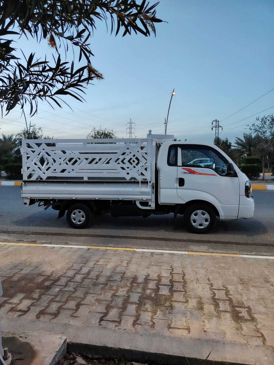 السلام عليكم للبيع بسعر 124 كيا حمل موديل 2018 مكفوله كفاله عامه من كلشي شواصي ومكينه وكشر داخل مدوشمه قبل يومين كلشي بيه شغال وجاهزه سبيرات شركه مانازله تحويل مباشر السياره حيل حلوه صدر وتايرات كله جدد العنوان تكريت
***********
