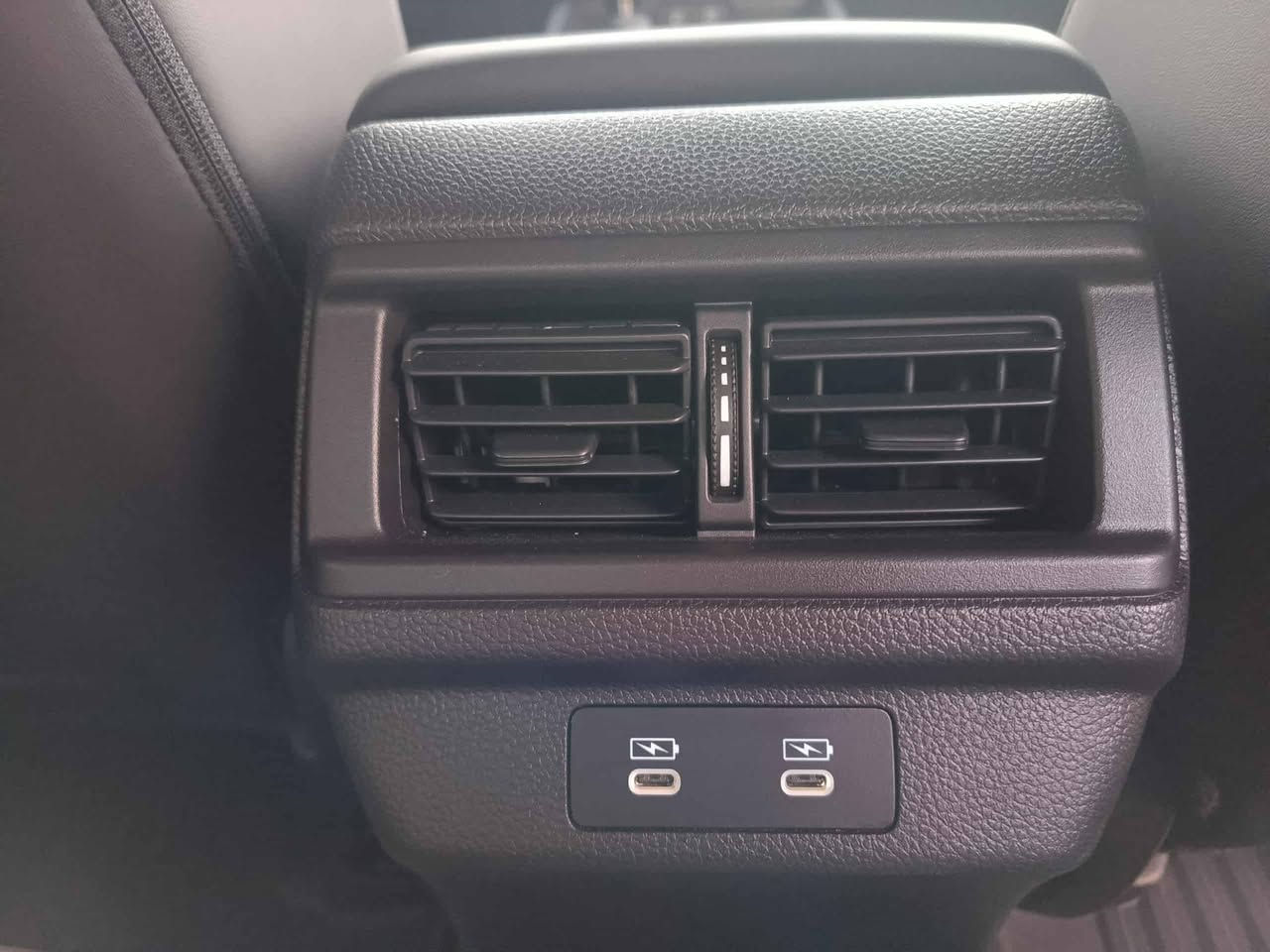 للبيع فقط رقم شمالي
اكورد 2024 سمنتي رقم اربيل وياها بصمتين من الشركة 
ماشية 16،000 كيلومتر
مواصفات EXL 
- كشن جلد و كهربائي وخزن وهيتر
- شاشة كبيرة وكاميرا خلفية
- حساسات امامية وخلفية 
- رادارات امامية ونقطة عمياء جانبية. 
- تحديد مسار ورادار توقف مفاجىء وتحكم ذاتي للمسار وللقيادة
- مرايات هيتر للضباب. 
- جميع الايتات ليد من الشركة
وبعد بيها هوايه مواصفات
بجم امامي وخلفي كبس كله من الشركة. 
حادثها جانبي / باب امامي مبدل شركة واقل من ربع باب الورة راجع PDR تعديل بارد وحسبه 5 سنتميتر صبغ
ايرباك فقط بردة جهة السكن طاك وراجع سستم مظبوط 100%
السيارة نظيفة كلش وما يحتاج فلس لا للصيانة ولا للجمالية.
صور حادث امريكا مرفقة ايضا وبيها طخة بسيطة من الداخل موضحة بالصورة.
مكان السيارة اربيل
السعر: 220 ومجال للشراي


**إذا كنت صاحب هذا الإعلان وتريد حذفه لأي سبب، رجاءا أرسل رسالة إلى الدعم الفني**