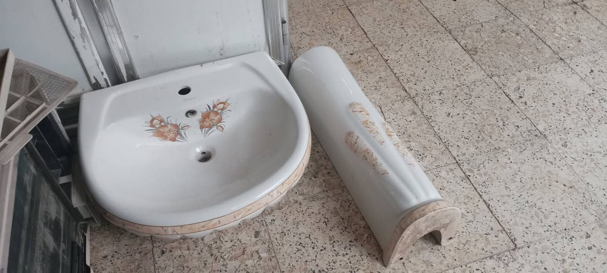 غراض للبيع مكان هبهب لاتصال ***********
