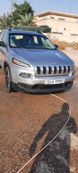 سلام عليكم
من رخصة الادمن
للبيع سياره جيب شيروكي بزون موديل ٢٠١٧ رقم بغداد جديد 
كير محرك مكفول ٢٤٠٠ اربعه سلندر  تبريد ثلج داخل جلد سايد بريك بصمه السياره بيه صبغ صفحه عكس السائق سياره جاهزه مناقصها شي  مكان السياره بغداد الدوره
السعر.. ١٠٨
للأتصال ***********
