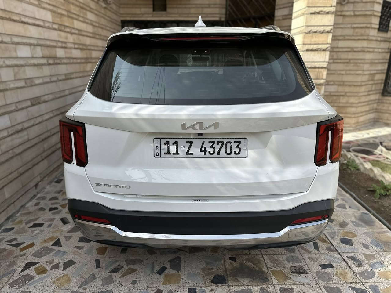 السلام عليكم
سورنتو 2025 ضمان شركة نم رقم بغداد 
ماشيه 30 الف كم 
مكفوله من الصبغ والبارد والتبديل 
المواصفات 
بصمه تشغيل عن بعيد 
بردات جانبيه
كير ماوس اوتو هولد سايد بريك دكمه
محرك 2500 … 4 سلندر 
شاشه كامره نفكيشن خرائط 
الباب خلفي كهرباء 
زينون 
حساس امامي خلفي 
كشن كهرباء 

السعر 26500 يعني 265 ورقه بيه مجال بسيط 

*********** 
بغداد السيديه
