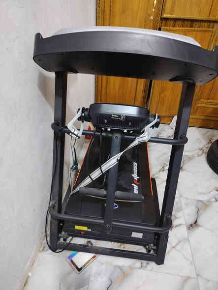 السلام عليكم جهاز جري جديد كلش مستعمل اقل شهر سعره ٢٥٠ مكاني شارع المطار الجديد فرع مجمع جوهرة العرب ***********
