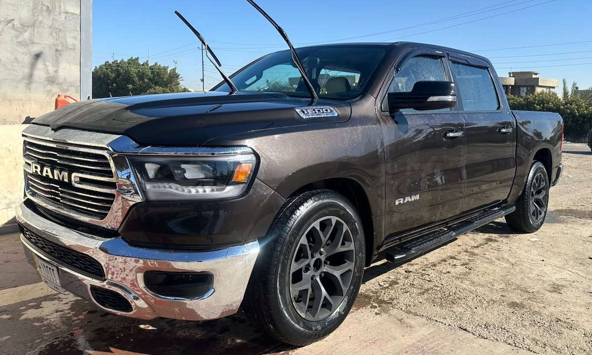 بيكم/ دوج رام مديل 2019 فئة LONG STAR باب طويل بدي قصير المرغوب 
سعر 255 ورقة وبيها مجال 
————
محرك 5.7  8 سلندر  مكفول 
كير ماوس 8 نمر مكفول 
———
حادث امامي سطحي بحيث شباج ممكسور 
مصبوغ البنيد وجاملغات نفسهن لبلاديات 
مذكور بصور صورة الحادث 
كفاله من شاصي ولغد وحتا لبراكيت 
—————-
ماشية 92 m 
داخل ابيض 
كير محرك 
اكسل 
صدر خلفي امامي كفاله بشرط 
ورقم بغداد باسمي تحويل ثانيوم 
سيارة نضيفة جدا من ناحيه داخل والتراي وجاهزة مجهزة 
————————-
*********** 
*********** 
عنوان بغداد تاجي /
