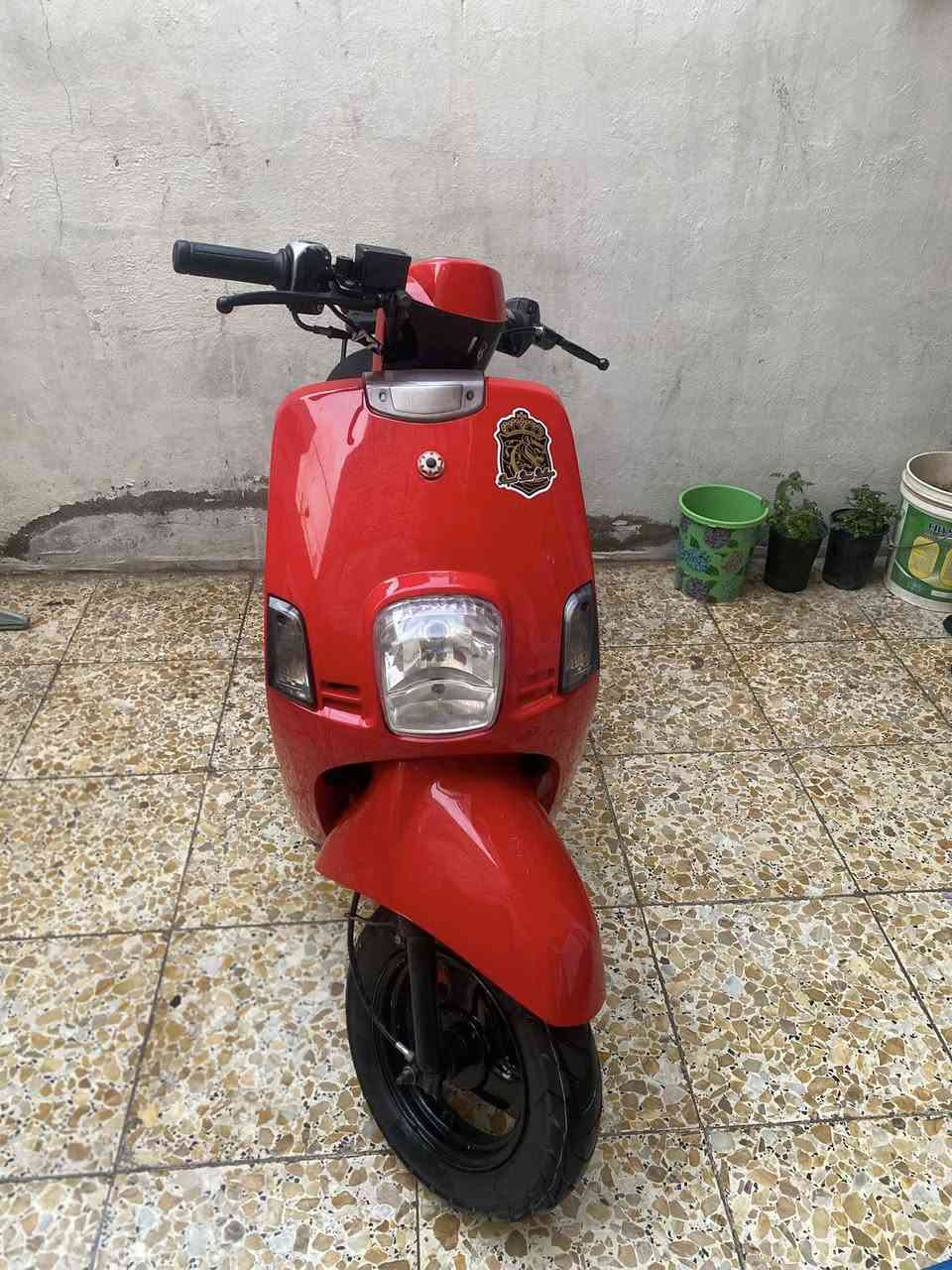 السلام عليكم دراجه بوليس للبيع دراجه كلش نضيفة سرعه ١٢٠ لون احمر وداخل اسود دراجه كلش حلوه 
السعر ٧٠٠ الف وبيه مجال حك الجيه
تواصل ***********
