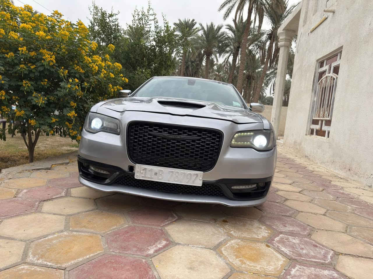 السلام عليكم
كرايسلر C300 اوباما 
2017 أصل ماشيه ١٤٠ الف كم رقم بغداد الدولي بأسمي شرط التحويل هزه جديده V6/3600
فور ويل
وارد امريكي 
ضربته دعاميه وجاملغ جهه السايق ماواصل للشاصي
محدثه بنيد ودعاميه ٢١

السياره جاهزه من كل نقص 
حداديه تخم تاير تدفئه تبريد كله جاهز
المواصفات/
كير ماوس 8 نمر
تشغيل عن بعد
كشنات تدفئه 
كشنات كهرباء جلد اسود
لايت زينون عدسه
شاشه كبيره تدعم كاربلي
بصمه تشغيل وأبواب
خزن ميموري
كامرا خلفيه
ستيرن كهرباء
تبريد قطعتين
تحكم ستيرن جهتين مع مثبت سرعه
ويل18 بلادي
باقي المواصفات معروفه
السياره جاهزه ومال جناي 
سعرها ١80 $ بيها مجال بعد المعاينه 

مكان السياره بغداد كمب ساره 
هاتف 📞 *********** /*********** 
***********
