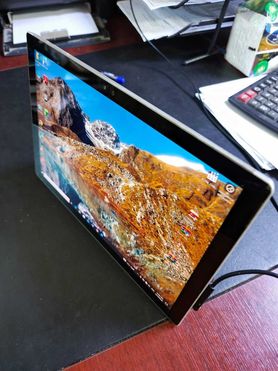 السلام عليكم إخوان تاب مايكروسوفت برو Microsoft pro 4المواصفات
Intel(R) Core(TM) i7-6650 CPU جيل السادس السريع جدا
- مع كارت الشاشة انتل  نوع iris graphic family INTEL 540  HD
-     شاشة 12.5(2736X1824)2K HD Display with LED
سامسونك- الهارد SSD M2 512 GB
وممكن اضافة رام خزن خارجي لغاية GB1000
- الرام 16جيجا DDR4
الجهاز جاي من امريكا - CAM -BT -HDMI ....الخ
الباتري نص عمر
بدون شاحن
برامج واوفيس   - ويندوز 10 64BIT مفعل اصلي مايكروسوفت سيرفيس
+ ومآوس وايرلس
ملاحظة الجهاز نظيف...... يوجد فطربالشاشة غير مؤثر اطلاقا اللمس متوقف والبقية شغال اداء عالي الجودةصورة وصوت بديعة
سعر المطلوب 100 الف دينار فقط نهائي بدون عملة اللي يفيدة الجهاز بهذا السعر       
وشكرا ***********واتس ايضا
