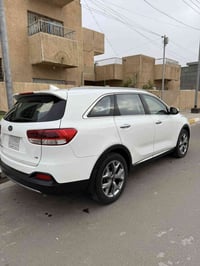 سورنتو للبيع موديل ٢٠١٦  ماشيه ١٦٥   تحكم ستيرن  كشن كهرباء سبعة  راكب...