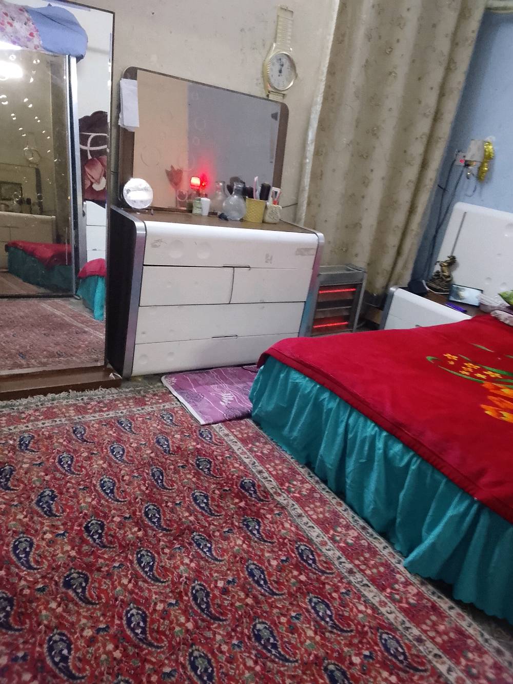 غرفه نوم ضخمه سبع قطع نضيفه جدا للبيع