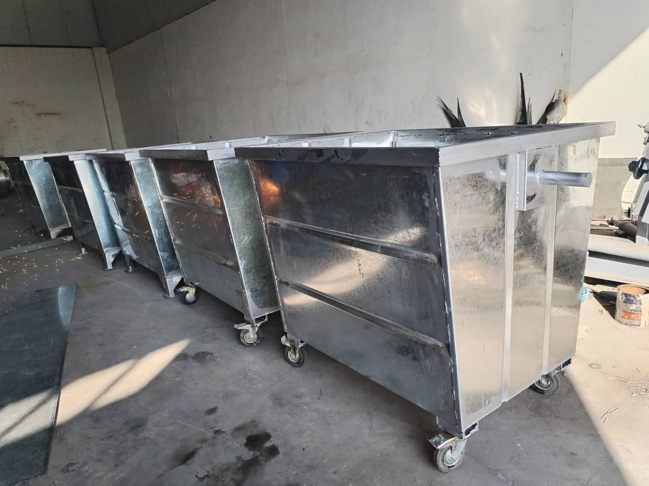 🔧 معمل محمد خضير 🔧
لتصنيع كافة أنواع الحاويات بجودة عالية ووفق المواصفات المطلوبة.
نُجهّز دور البلدية وبأسعار جملة الجملة للكميات.

📍 العنوان: الفلوجة – شارع ستين – المنطقة الصناعية
📞 للتواصل: *********** – *********** (واتساب متوفر)
