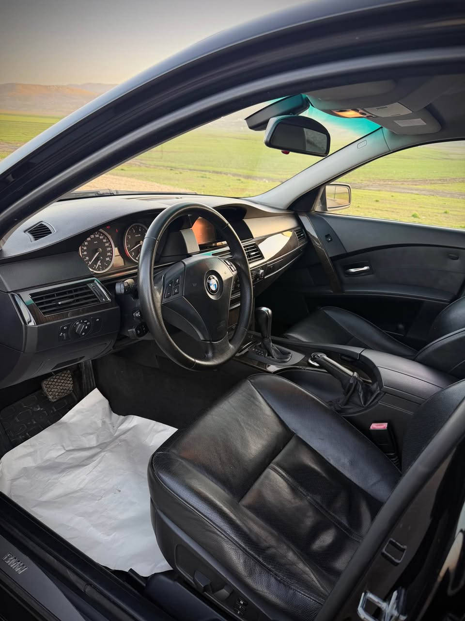 ***********
BMW E60 540i V8 
مۆدێل 2007 لۆک لۆک تەنها ٨٧ هەزاری حەقیقی ڕۆیشتووە ئەورووپیە مەنەفێستی ئەسڵی لەگەل دایە 
کامل کراوە بە M5 dinan وارد ئەڵمانیە زەمانە و هەردوو بەسمەکەی ماوە - ( بەسمە- کوشنی پێشەوە ساردو گەرم و خەزن و کارەبای + کوشنی دواوە هیتەر ) - شاشە گەورە و ماوس - کروز کۆنترۆل - سوکان کارەبای و خەزن - تراکشن کۆنترۆل دوو مۆد - جامی پێشەوە بیلادی فۆتۆی شین و هەمووجامەکانی دەبل جام و فۆتۆیە - پەردەی کارەبای - سیدی بۆکس و ناڤیگەیشن و جی پی ئێس و ئەلەرم و تەلەفون و سکویرتی سستم - کەپۆلدەر - گێڕی اۆتۆماتیک سپۆرت و عادی ٦ گێڕی ZF - لایتی ناو ڕەش و بیلادی زینۆن black LED ADABTIVE- بەگ لایتی دواوە لید کراوە بە ناو ڕەش - باڵی سەر سنوق و سەر جام و کەڤەری ئاوێنەوە و دفیوزەری M5 بۆ بەستراوە - سیستمی ساڵۆنسای M5 لەسەرە دەنگێکی زۆر خۆشی لەسەرەو باک فایەریشی لەسەرە
ویلی M5 دوو سایزی حەجمی ١٩ بۆ بەستراوە 
گێڕ و مەکینەو کارەبای بەشەرت لۆک لۆکە یەک دینار مەسرەفی نیە هیچ مەسجێکی شاشەو کۆمپیتەری نیە ٢ بۆ ٣ پارچەی تەنها کلێری ئەڵمانیایە واتا بەس پەمپە 
بۆ نرخ پەیوەندی بکەن السليمانية, العراق
