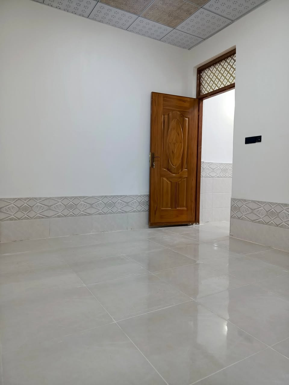 ياالله 

يوجد لدينا بيت للبيع حي ميسان قطاع 22خلف شارع البوريات مباشر مساحه 100متر يحتوي على غرفه وصاله واستقبال ومطبخ وصحيات صب كونكريت ارضيه بورسلين جدران سيراميك سقوف سي إن سي 

السعر المطلوب خاص 

للاستفسار والمعلومات الاتصال بنا ع الارقام التاليه 

***********

***********

***********

او مراجعه مكتب ألروان للوساطه العقاريه والمقاولات العامه 

عنوان المكتب حي ميسان ع الشريط قرب صيدليه الشراع مقابل الاستداره مباشر 

عندك بيت عرصه للبيع راسلنه وات ساب وتدلل
