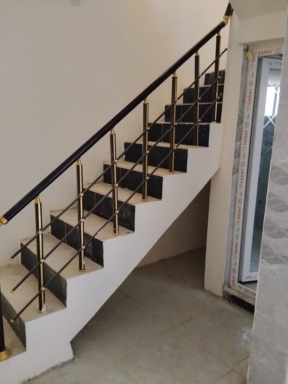 بيت 100طابقين طابو زراعي قرب جامع الشكور...كامل تانكيات وماطور ماء وكيزر ..البيت جديد ما مدشن كلشي فول السعر 70 وبي مجال ***********
