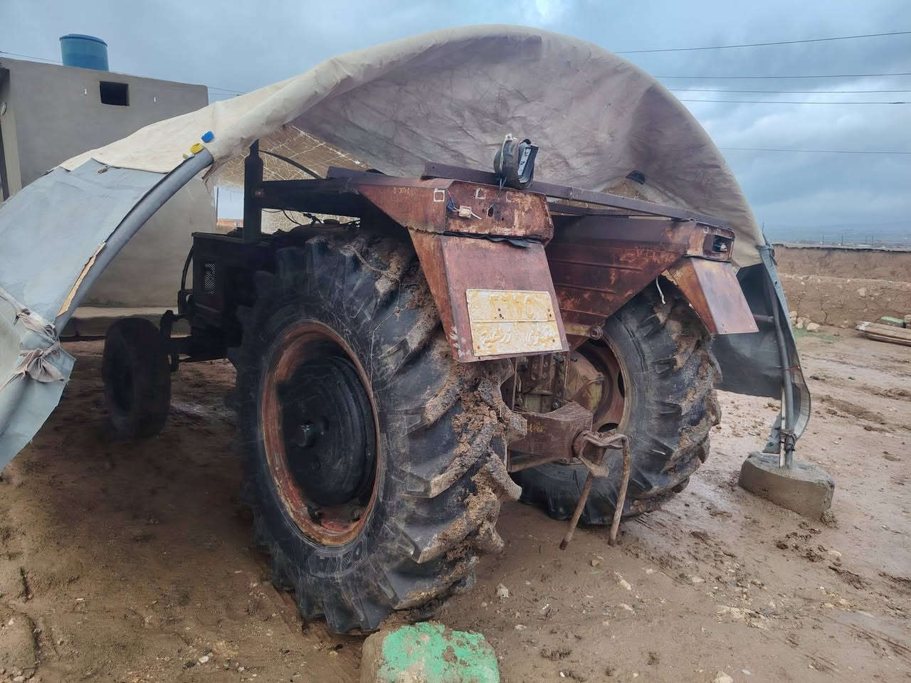 السلام عليكم عنتر البيع موديل 71 حجم 88 عنون موصل 4 نص ابي مجال قليل ***********
