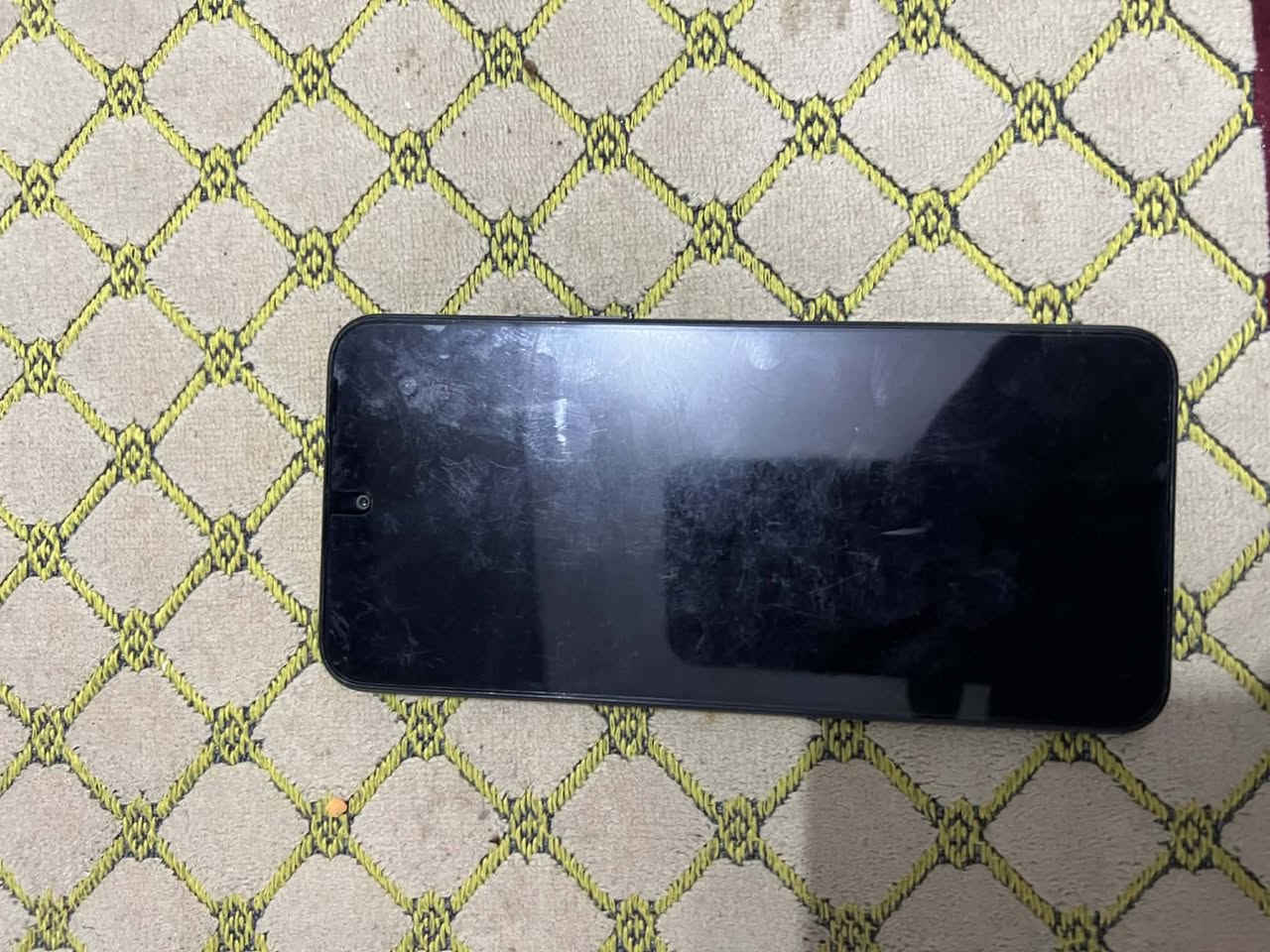 السلام عليكم تلفونين للبيع الازرق مفتوح مبدل شاصي ولاسود جديد مصارله شهر من خذته ولشراي يدلل هاذه رقمي ***********
