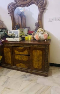 غرفه ماليزي • ميز صغير • المكان حله