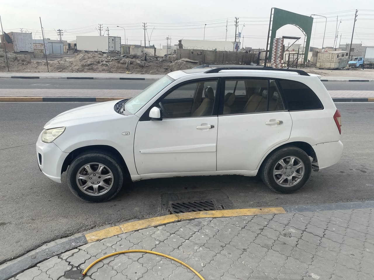 تيكو 2013 رقم بصرة بأسمي
مكينة جديدة قبل شهرين شديتيها خير من الله حدادة 75‎%‎ 
السيارة مصبوغة عام بيها بارد بالجاملق الامامي والباب خلف السائق مبدل سيارة جازة من كهربائيات وتبريد لايت زنون سستم صوت وشاشة 
عنواني البصرة الزبير الشراي يتصل 
***********
