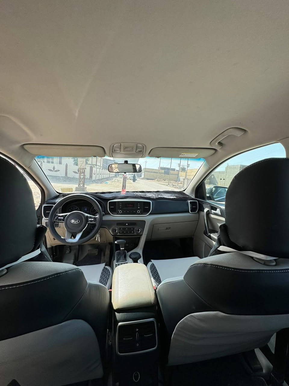 السلام عليكم.   كيا سبورتج 2019خليجي  مجفته السياره ونضيفه جداً السعر 185وبيه مجال للجاد الرقم ***********  الرقم مثنى كلشي واضح بالصور...
