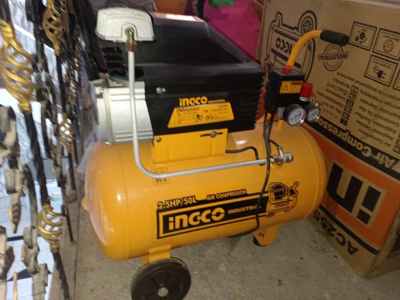 السلام عليكم
تاروسه هَواء للبيع مع كافه محتواها
سعر 200
اخوان اني مكلف بل نشر
للتواصل مع صاحبها على الوات ساب
***********
