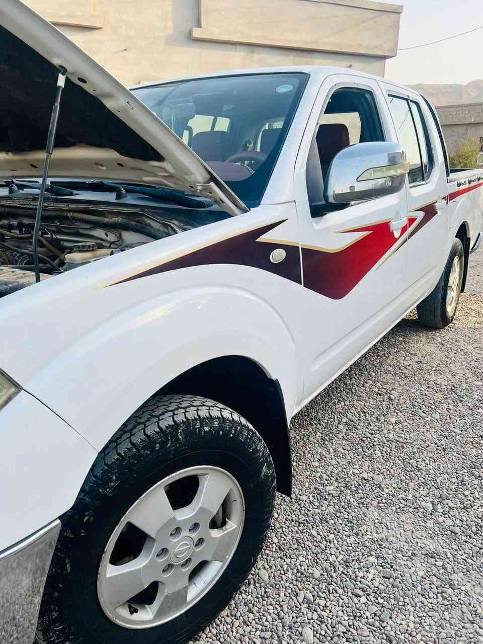 السلام عليكم... للبيع بيكم نيسان نيفارا ٢٠٠٨ / كير اوتماتيك / رقم أربيل/ بسمي / بيها تنقيص قليل / الكشر نضيف عالشركه / التبريد عاطل / السنويه لغاية ٢٠٢٨  بسمي / السعر  95 / بيها مجال قليل ***********
